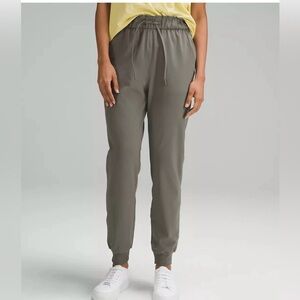 Lululemon Women Olive Green Stretch High-Rise Jogger
*Full Length -